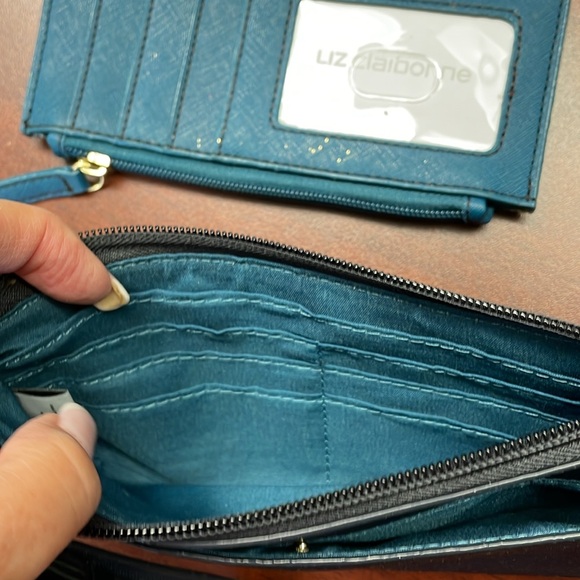 Liz Claiborne wristlet - Picture 4 of 6